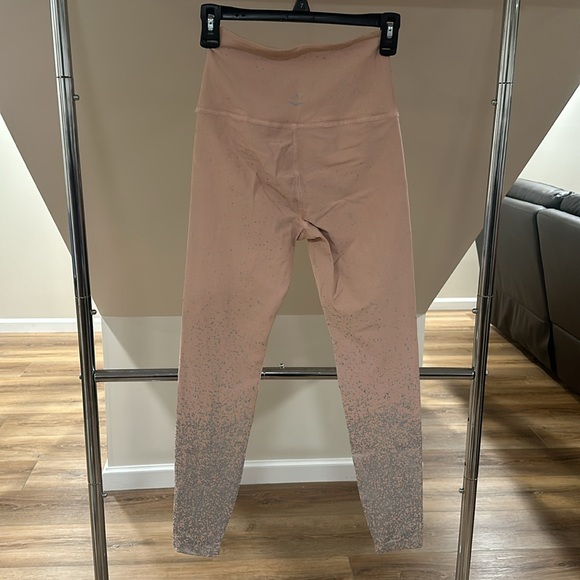 Beyond Yoga Sportsflex Alloy Ombré High Waisted Midi Yoga Leggings - Picture 3 of 7